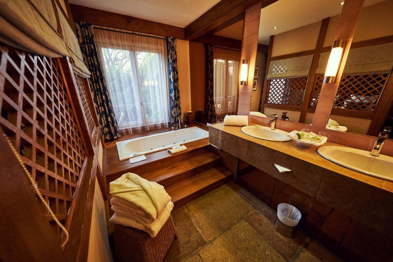 Relais Bernard Loiseau Hotel Солию Екстериор снимка